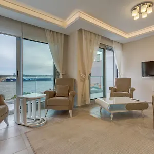 Konukevi Paris, Çeşme